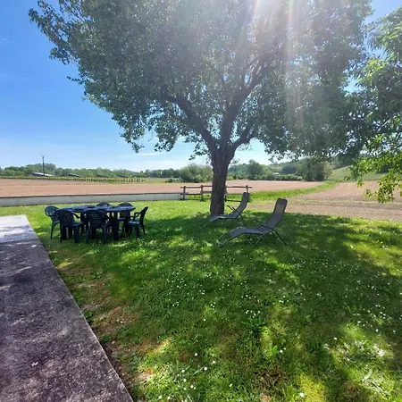 Loustaou בית נופש *